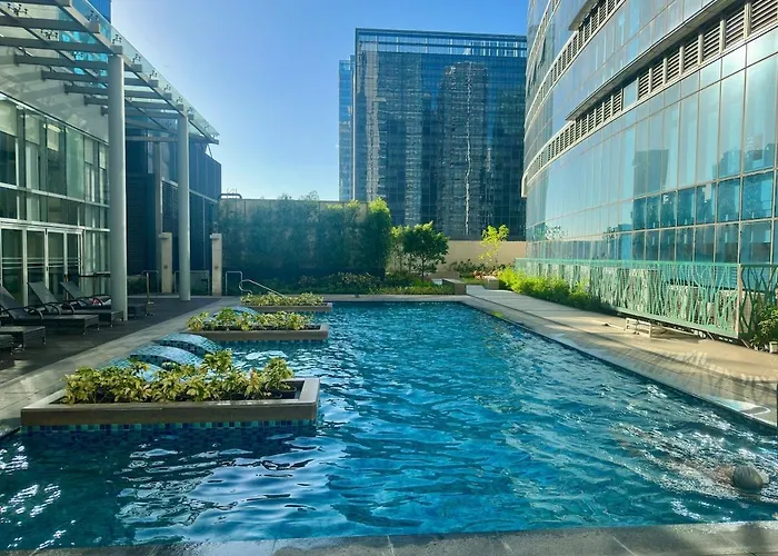Apartment Brand New Unit In Uptown Bgc With Balcony 55 Inch Smart Tv And 300mbps Wifi, With Workspace, Beside Landers, Near Uptown Mall And Mitsukoshi Mall *