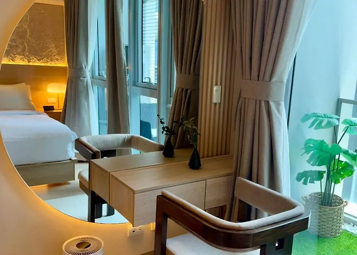 Brand New Unit In Uptown Bgc With Balcony 55 Inch Smart Tv And 300mbps Wifi, With Workspace, Beside Landers, Near Uptown Mall And Mitsukoshi Mall Apartment *