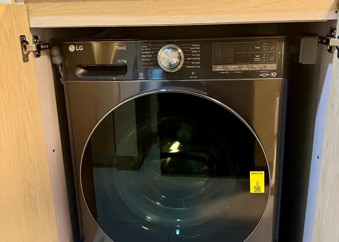 Brand New Unit In Uptown Bgc With Balcony 55 Inch Smart Tv And 300mbps Wifi, With Workspace, Beside Landers, Near Uptown Mall And Mitsukoshi Mall Apartment *