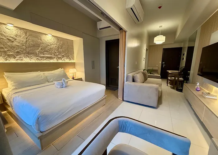 Apartment Brand New Unit In Uptown Bgc With Balcony 55 Inch Smart Tv And 300mbps Wifi, With Workspace, Beside Landers, Near Uptown Mall And Mitsukoshi Mall