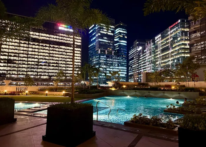 Apartment Brand New Unit In Uptown Bgc With Balcony 55 Inch Smart Tv And 300mbps Wifi, With Workspace, Beside Landers, Near Uptown Mall And Mitsukoshi Mall *