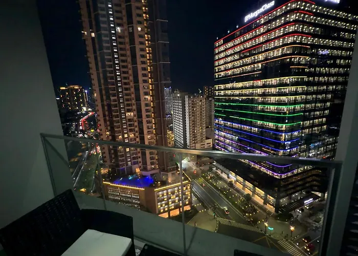 Apartment Brand New Unit In Uptown Bgc With Balcony 55 Inch Smart Tv And 300mbps Wifi, With Workspace, Beside Landers, Near Uptown Mall And Mitsukoshi Mall *